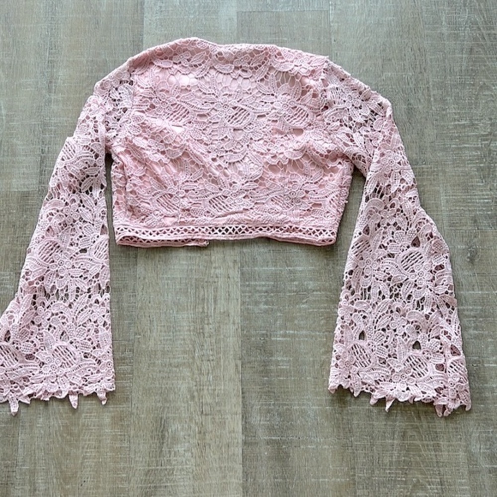 Boohoo Flare Sleeve Plunge Lace Crochet Crop Top size 8 - Picture 3 of 6